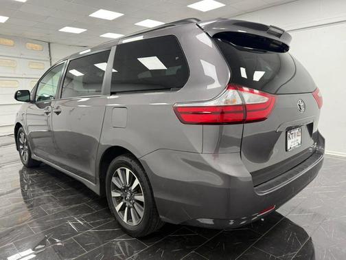 Gray 2019 Toyota Sienna LE