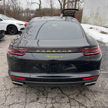2018 Porsche Panamera 4
