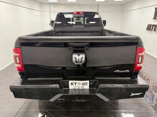Diamond Black Crystal Pearlcoat 2020 RAM 2500 Tradesman Crew Cab 4x4 8' Box