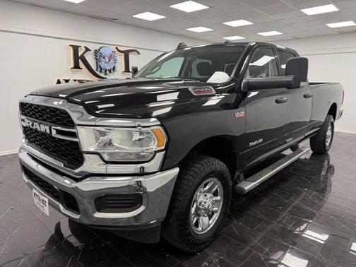 Diamond Black Crystal Pearlcoat 2020 RAM 2500 Tradesman Crew Cab 4x4 8' Box