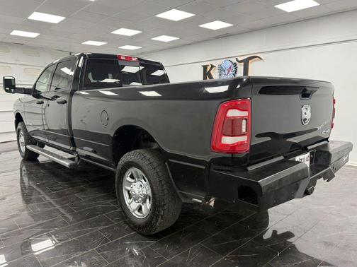 Diamond Black Crystal Pearlcoat 2020 RAM 2500 Tradesman Crew Cab 4x4 8' Box