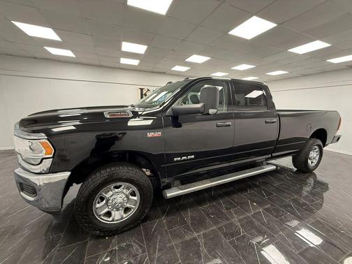 Diamond Black Crystal Pearlcoat 2020 RAM 2500 Tradesman Crew Cab 4x4 8' Box