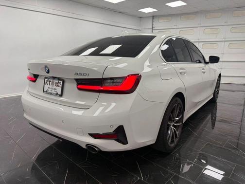 White 2019 BMW 330 xDrive