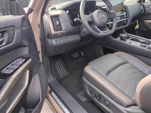 2025 Nissan Pathfinder Platinum 4WD