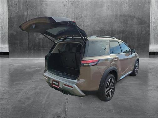 2025 Nissan Pathfinder Platinum 4WD