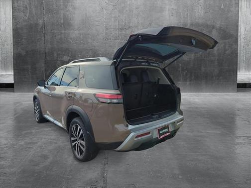2025 Nissan Pathfinder Platinum 4WD