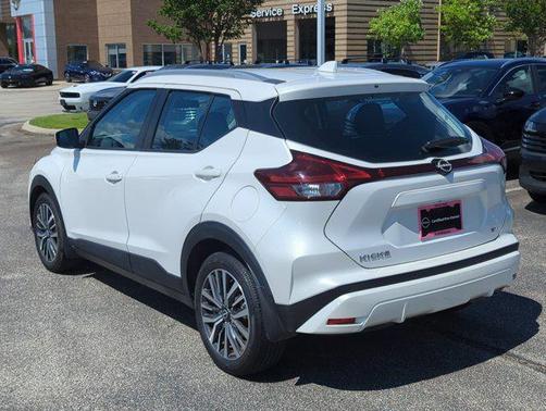 Aspen White Tricoat 2022 Nissan Kicks SV