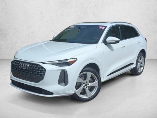 Glacier White Metallic 2025 Audi Q5 Premium Plus TFSI quattro S tronic