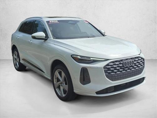 Glacier White Metallic 2025 Audi Q5 Premium Plus TFSI quattro S tronic