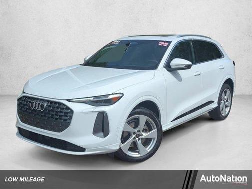 Glacier White Metallic 2025 Audi Q5 Premium Plus TFSI quattro S tronic