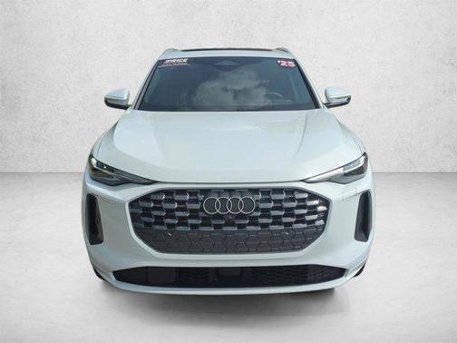 Glacier White Metallic 2025 Audi Q5 Premium Plus TFSI quattro S tronic
