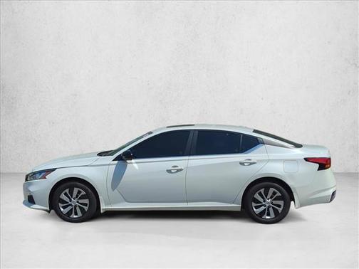 Pearl White Tricoat 2021 Nissan Altima SR FWD