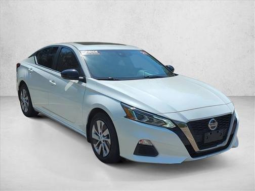 Pearl White Tricoat 2021 Nissan Altima SR FWD