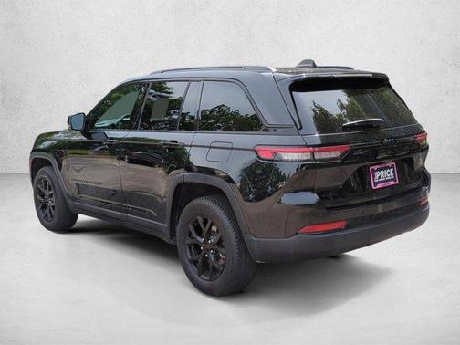 Diamond Black Crystal Pearlcoat 2024 Jeep Grand Cherokee Altitude