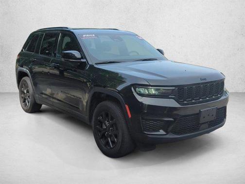 Diamond Black Crystal Pearlcoat 2024 Jeep Grand Cherokee Altitude