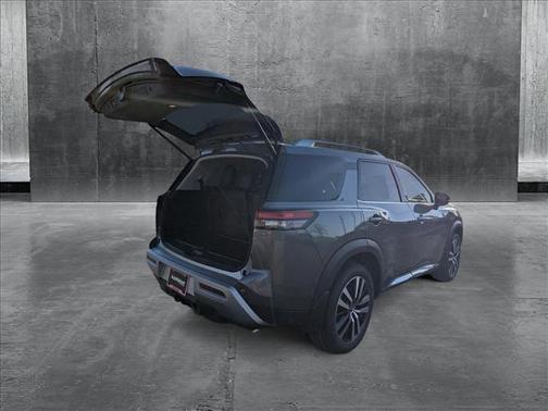 2025 Nissan Pathfinder Platinum 4WD