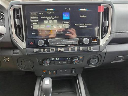 2025 Nissan Frontier SV
