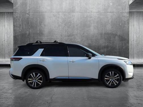 2025 Nissan Pathfinder Platinum FWD