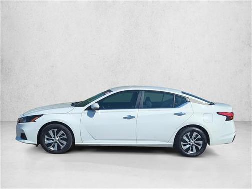 Glacier White 2022 Nissan Altima S FWD