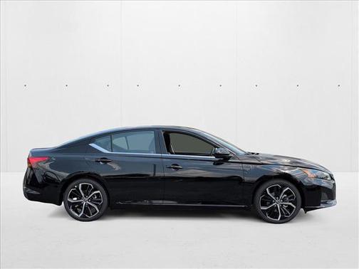 2025 Nissan Altima SR FWD