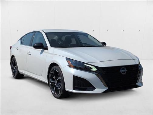 2025 Nissan Altima SR FWD