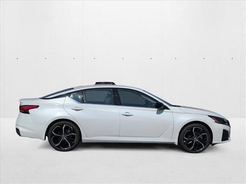 2025 Nissan Altima SR FWD