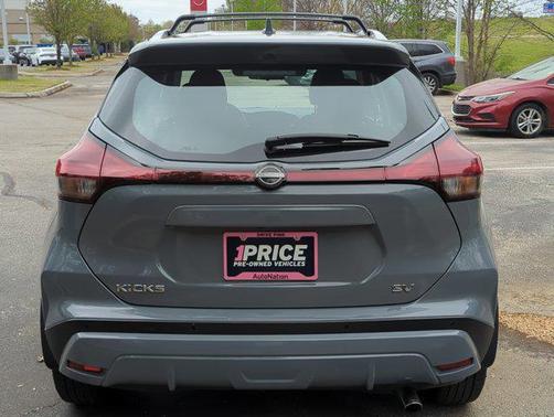 Boulder Gray Pearl 2023 Nissan Kicks SV
