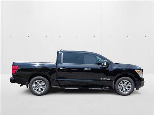 2023 Nissan Titan SV