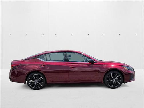 2025 Nissan Altima SR FWD