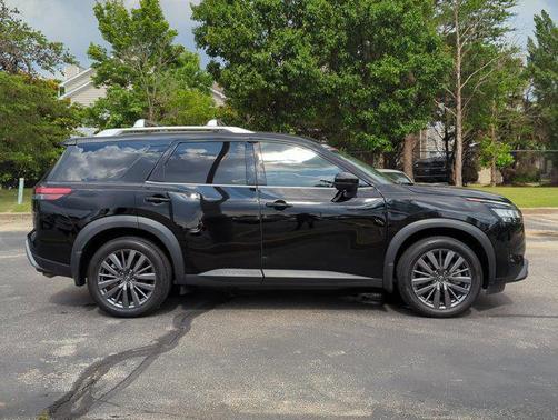 2023 Nissan Pathfinder SL 4WD
