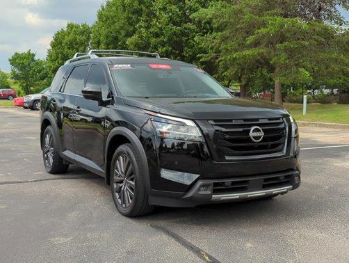 2023 Nissan Pathfinder SL 4WD