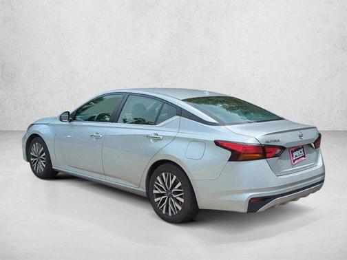 Brilliant Silver Metallic 2023 Nissan Altima 2.5 SV