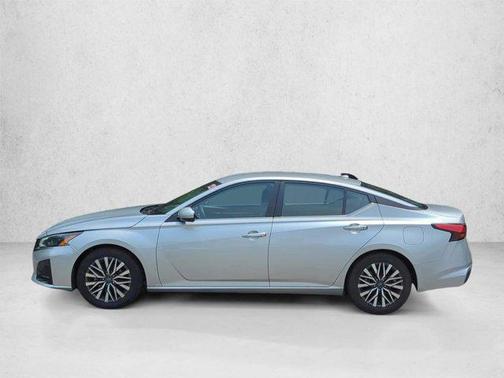 Brilliant Silver Metallic 2023 Nissan Altima 2.5 SV