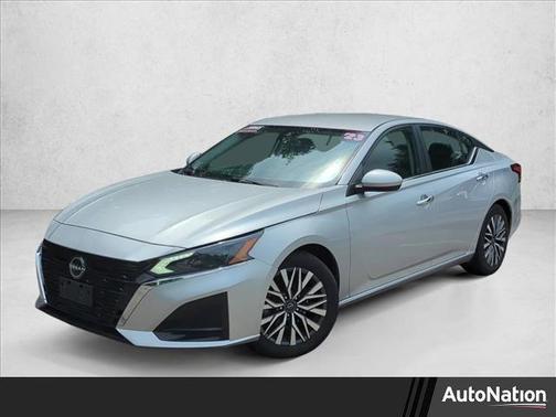 Brilliant Silver Metallic 2023 Nissan Altima 2.5 SV