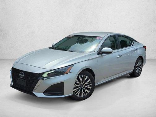 Brilliant Silver Metallic 2023 Nissan Altima 2.5 SV