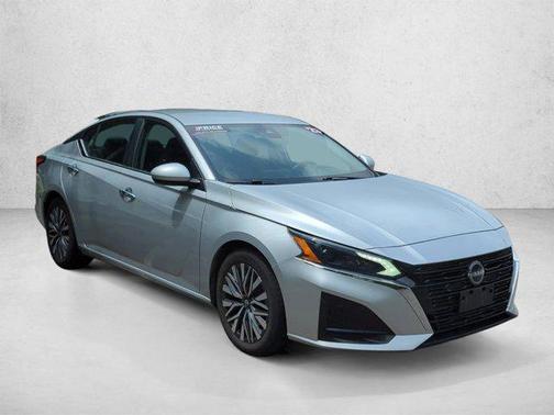 Brilliant Silver Metallic 2023 Nissan Altima 2.5 SV