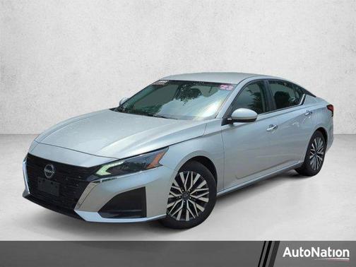 Brilliant Silver Metallic 2023 Nissan Altima 2.5 SV