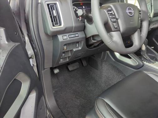 2025 Nissan Frontier SL