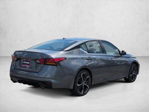 2025 Nissan Altima SR FWD