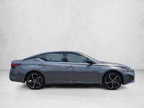 2025 Nissan Altima SR FWD