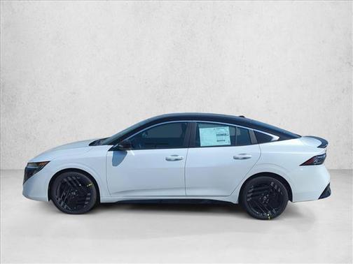 Aspen White Tricoat/Super Black 2027 Nissan Sentra SR