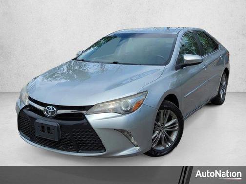 Super White 2017 Toyota Camry SE
