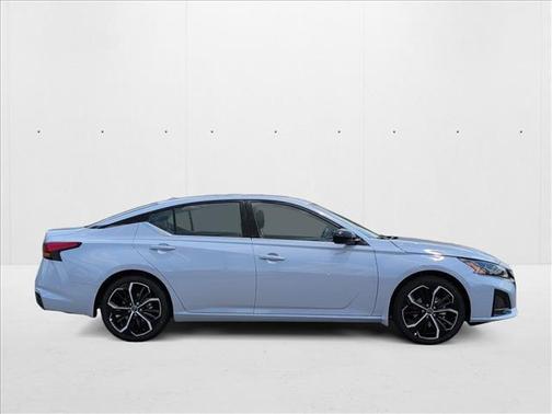 2025 Nissan Altima SR FWD