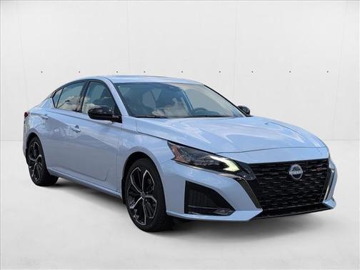 2025 Nissan Altima SR FWD