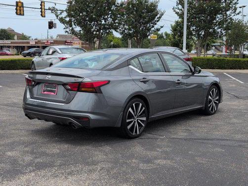 2022 Nissan Altima SR FWD
