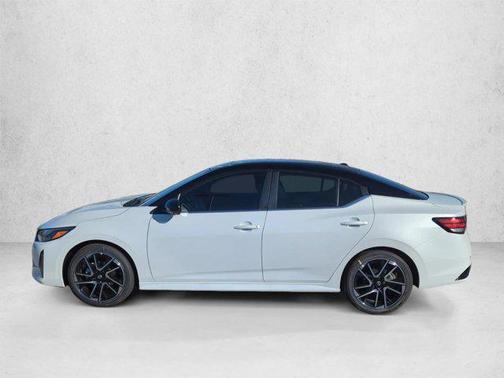 Aspen White Tricoat/Super Black 2025 Nissan Sentra SR