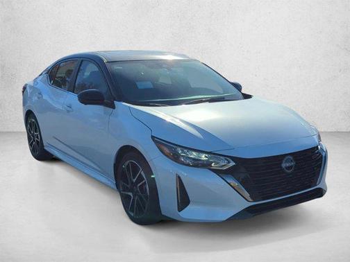 Aspen White Tricoat/Super Black 2025 Nissan Sentra SR