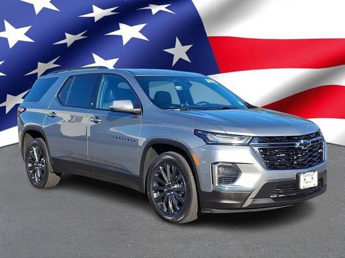 Sterling Gray Metallic 2023 Chevrolet Traverse RS