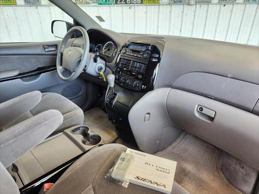 2005 Toyota Sienna LE