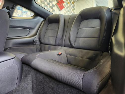 2016 Ford Mustang V6